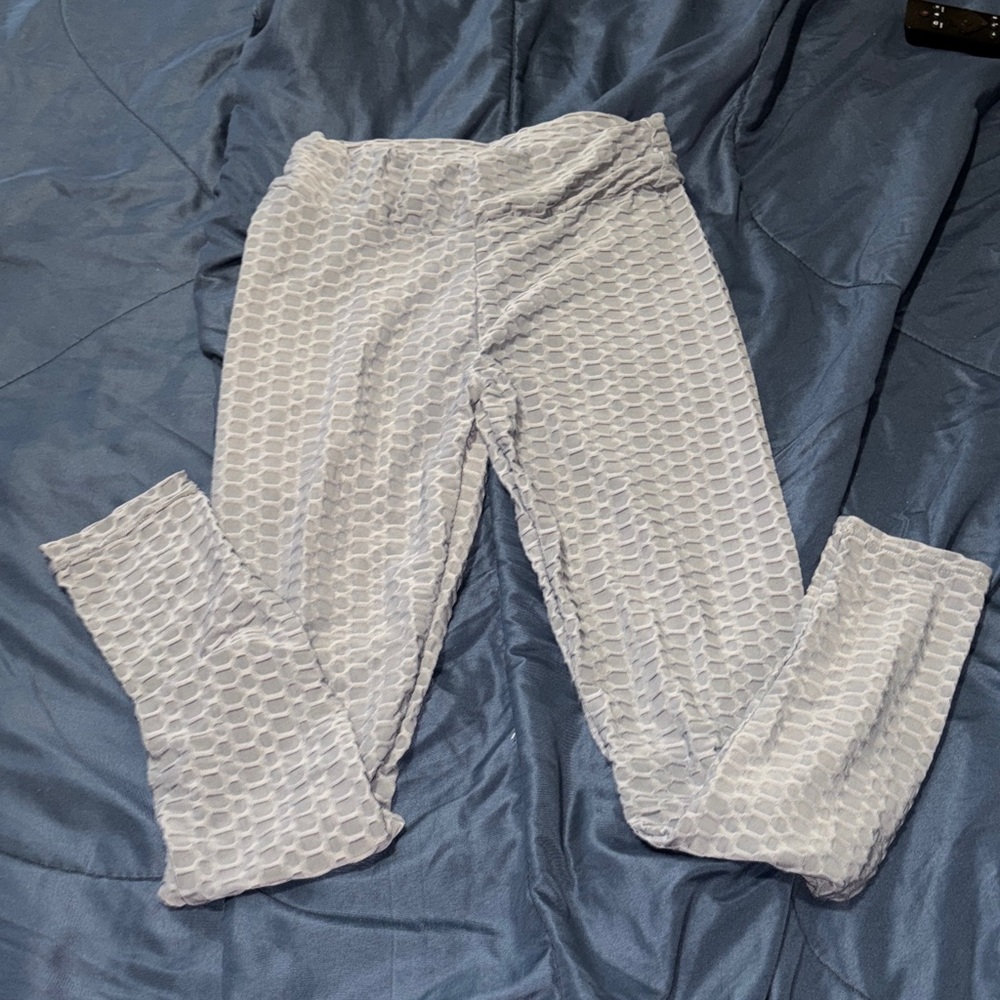 Gray Textured Leggings with Scrunch Butt